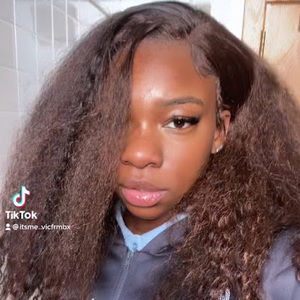 Meet your Posher, Vicky